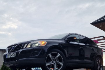 Czarne Volvo xc60 2.0 t Summum Full